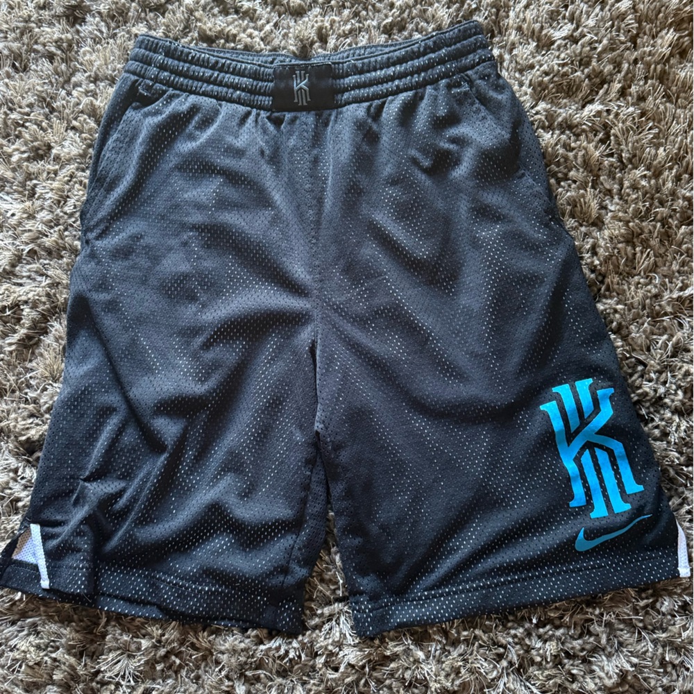 Boys size extra large, Black Athletic Nike Kyrie, Irving basketball gym  Shorts